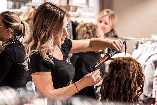 Corsi di preparazione rivolti a tutti i parrucchieri per taglio,colore,moda e acconciatura da sposa. 